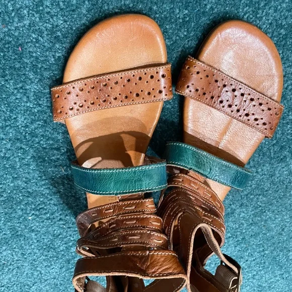 Bed Stu Brown and Green Leather Sandals with Moccasin Stitching - Picture 2 of 3
